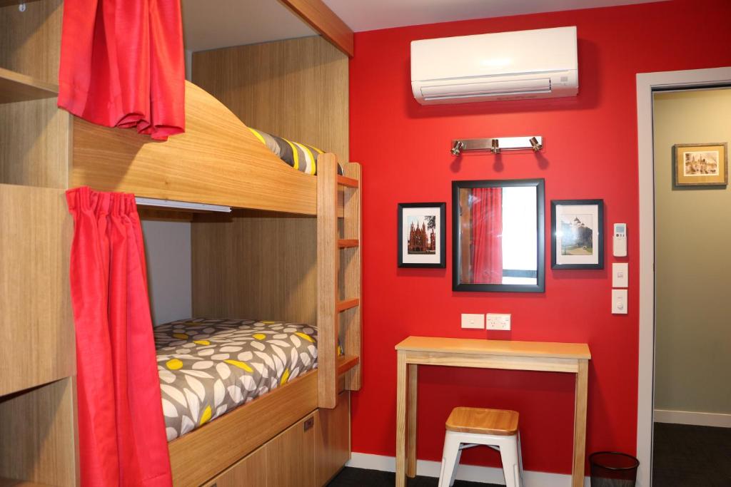 Adventure Q2 Hostel — Hotel in Queenstown