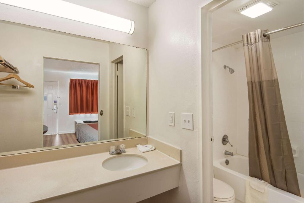 Motel 6-Warner Robins, GA photo