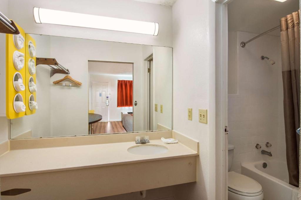 Motel 6-Warner Robins, GA photo