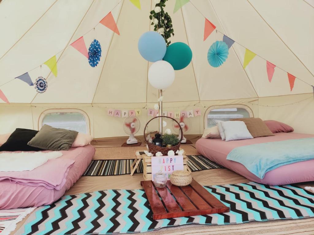 Glamping Kaki – Medium Bell Tent