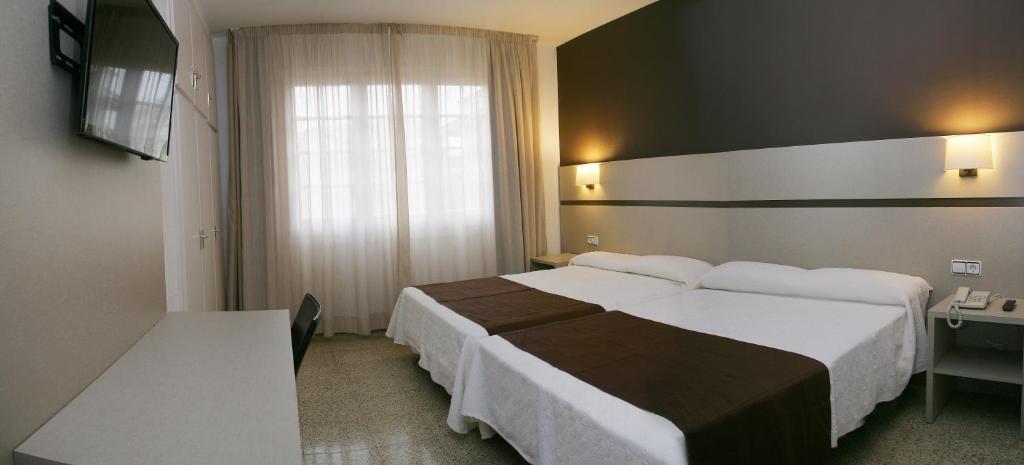 Hotel La Carolina — Hotel rooms in Lloret de Mar, Catalonia