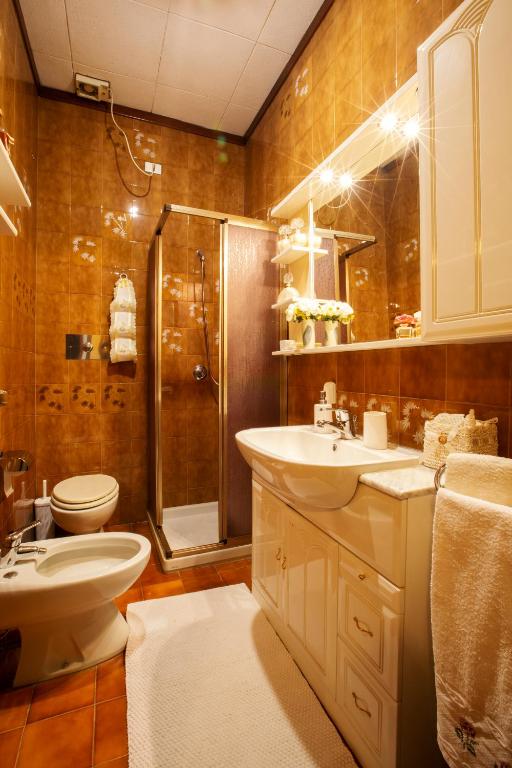 Room Cavour, nearby Cinqueterre photo