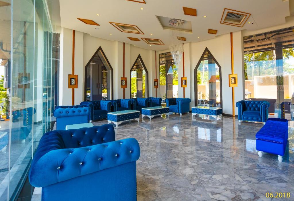 The Aristo Beach by Holy Cow, studio, mountain view photo