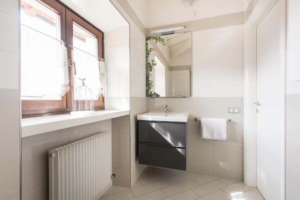 Casa Lidia, la mansarda sul fiume photo