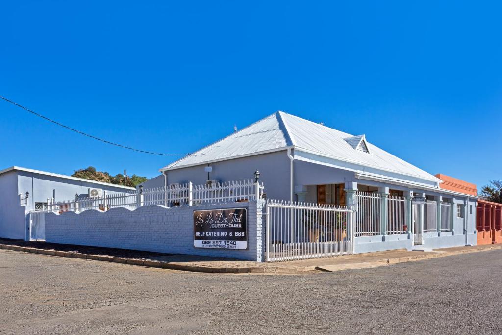 La La DaThel Guesthouse — Hotel in Colesberg