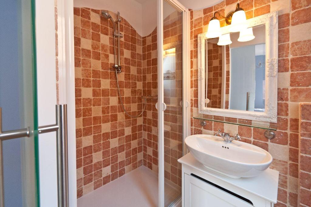 Apartmenthaus im hollandischen Viertel photo