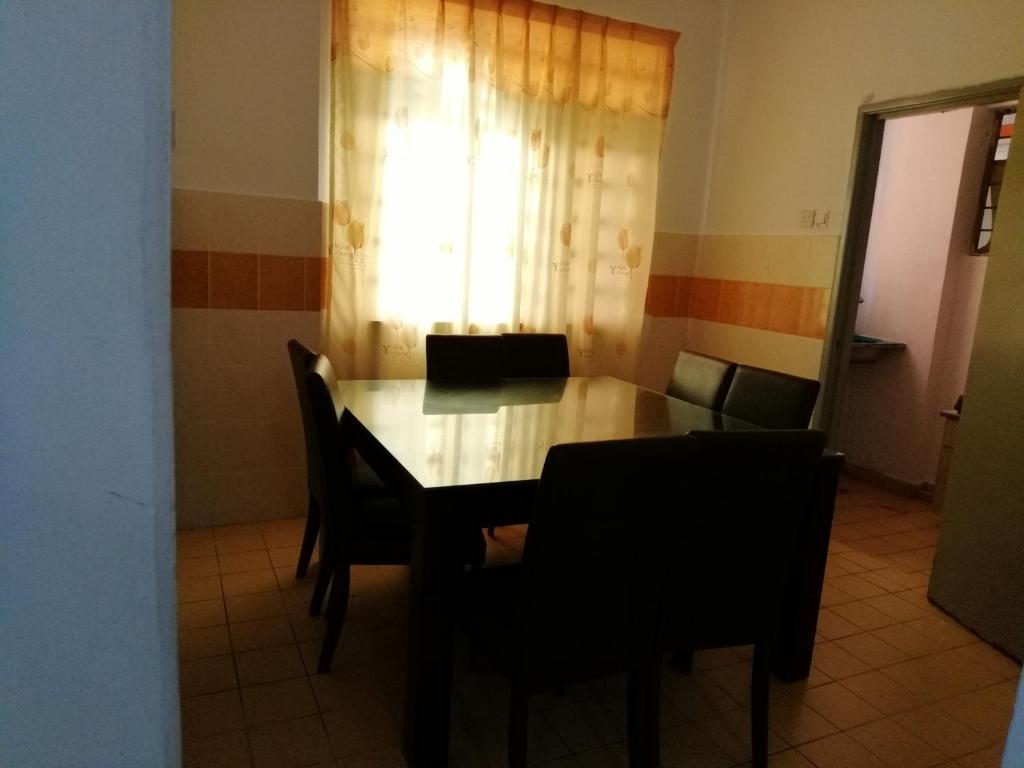 Homestay Mantin Selesa, Ground floor dengan swimming pool photo