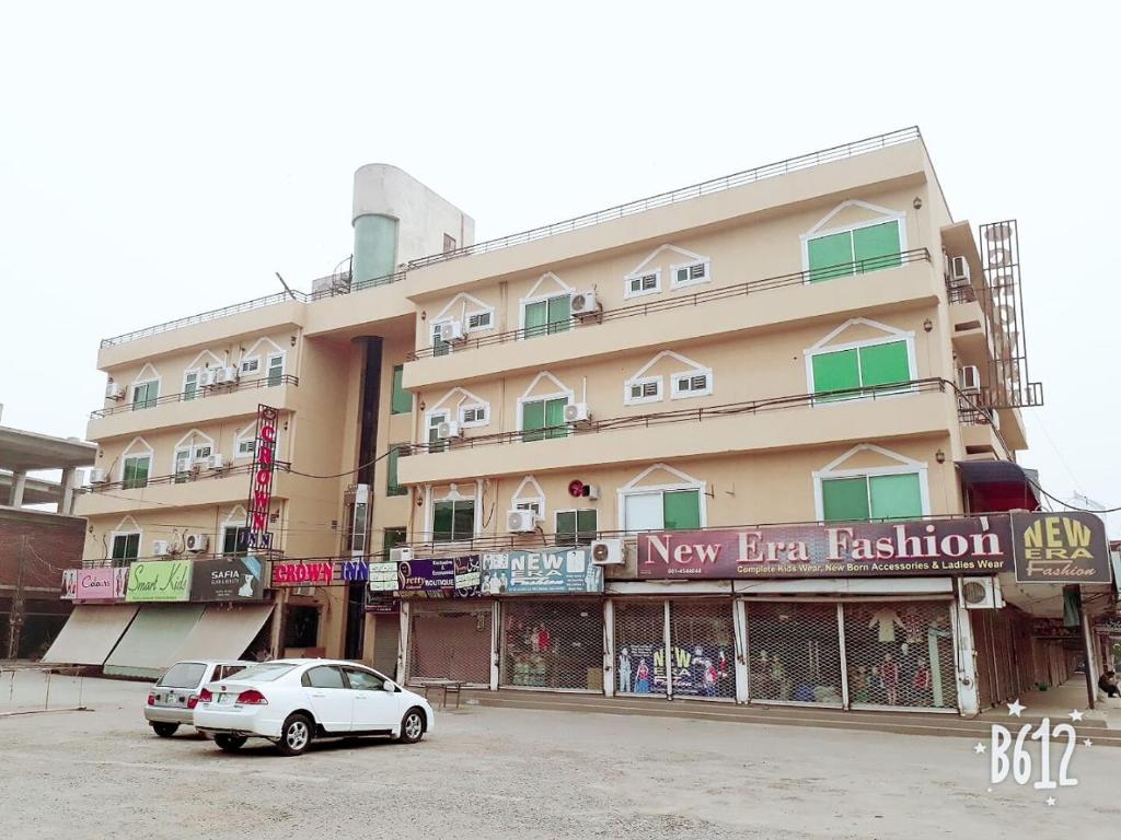 Crown Inn Hotel Multan 外観
