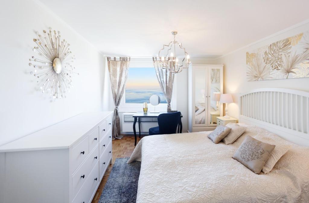 Elegant Apartment with Stunning Lake View - 2
