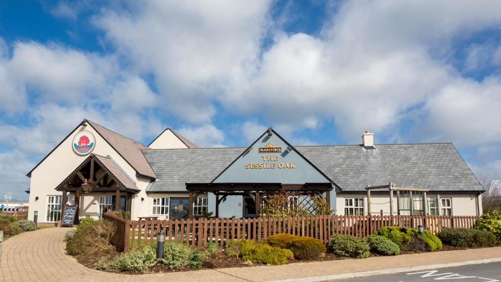Sessile Oak, Llanelli by Marston's Inns — Hotel in Llanelli