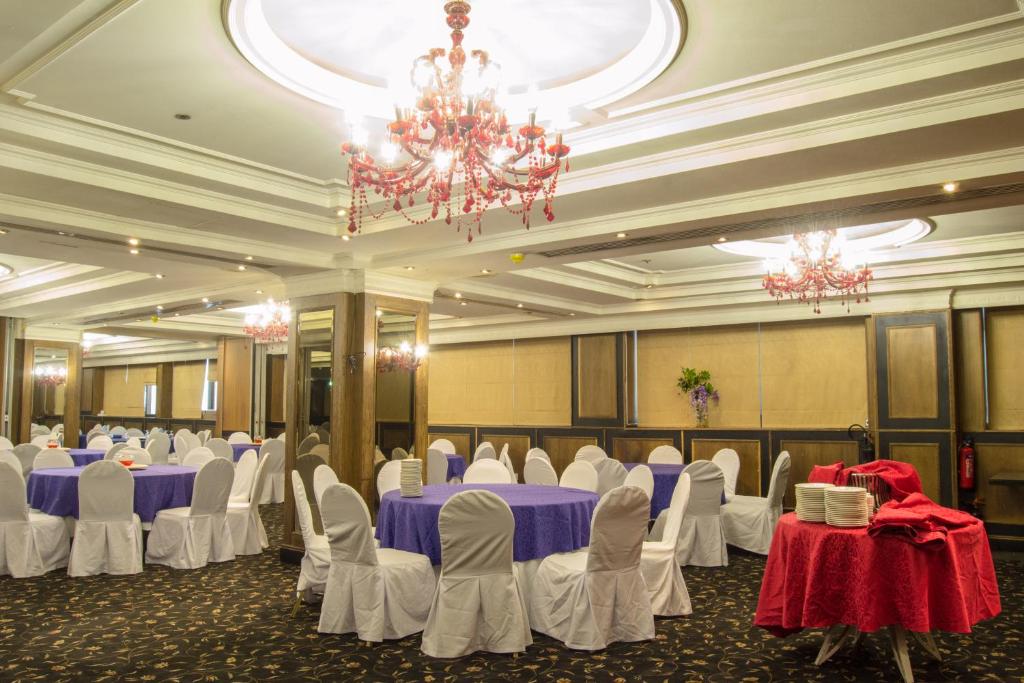 Banquet hall