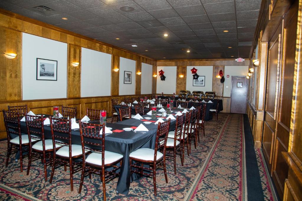 The Stables Inn & Suites photo