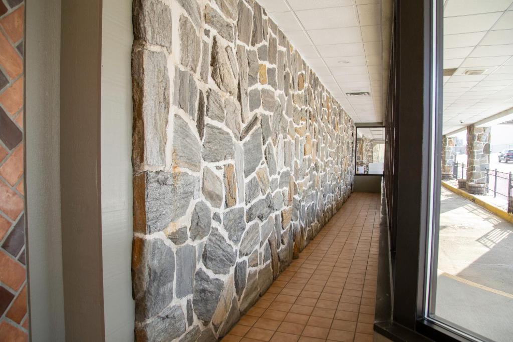 The Stables Inn & Suites photo