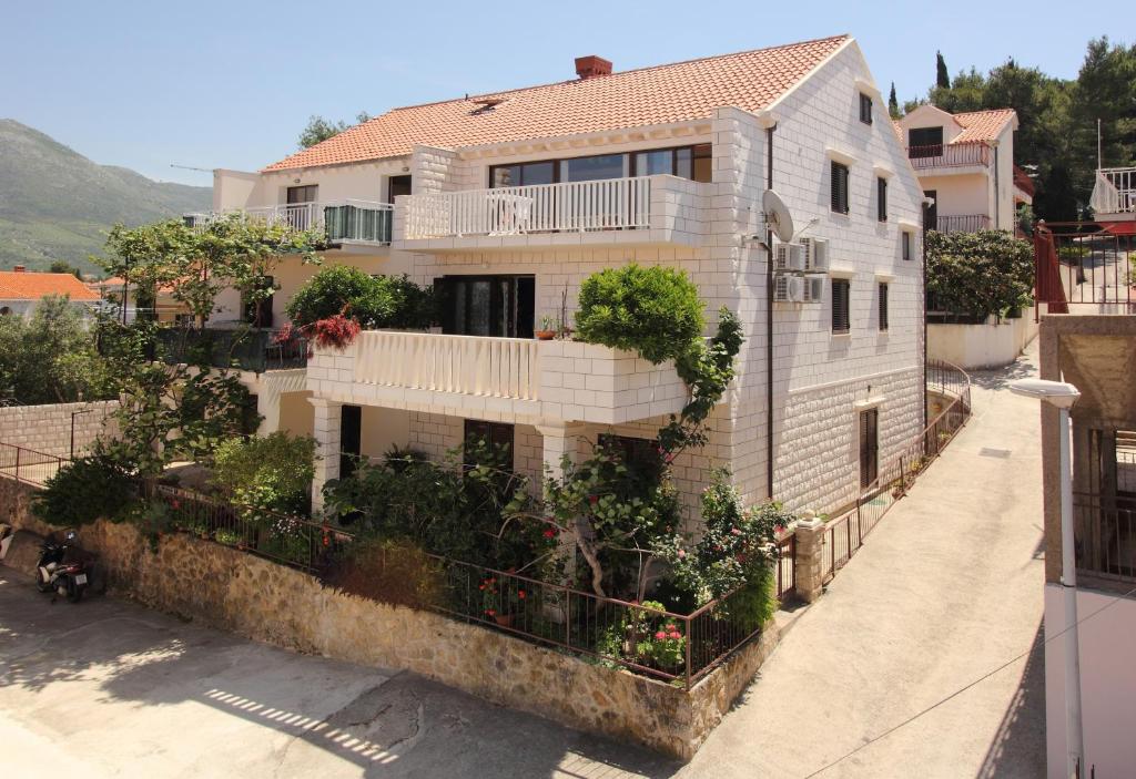 Apartments Magda — Hotel in Cavtat