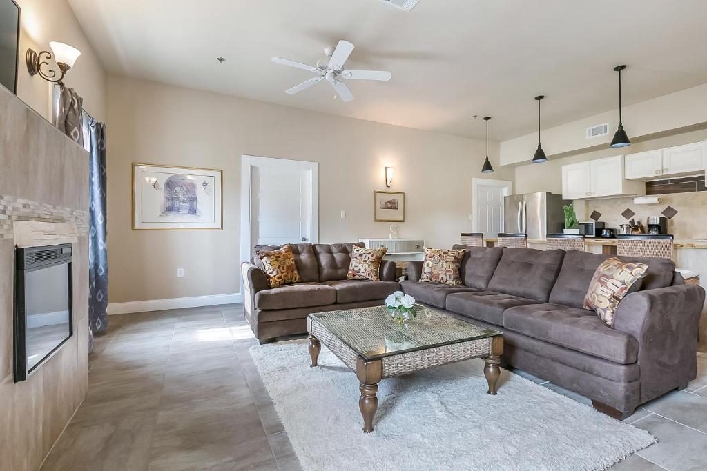 Modern 5BR Condo in NOLA, New Orleans