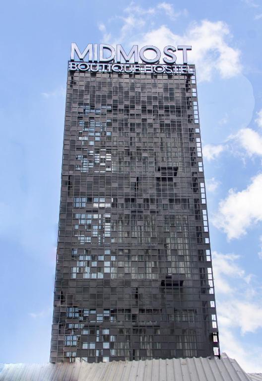 MIDMOST Boutique Hostel
