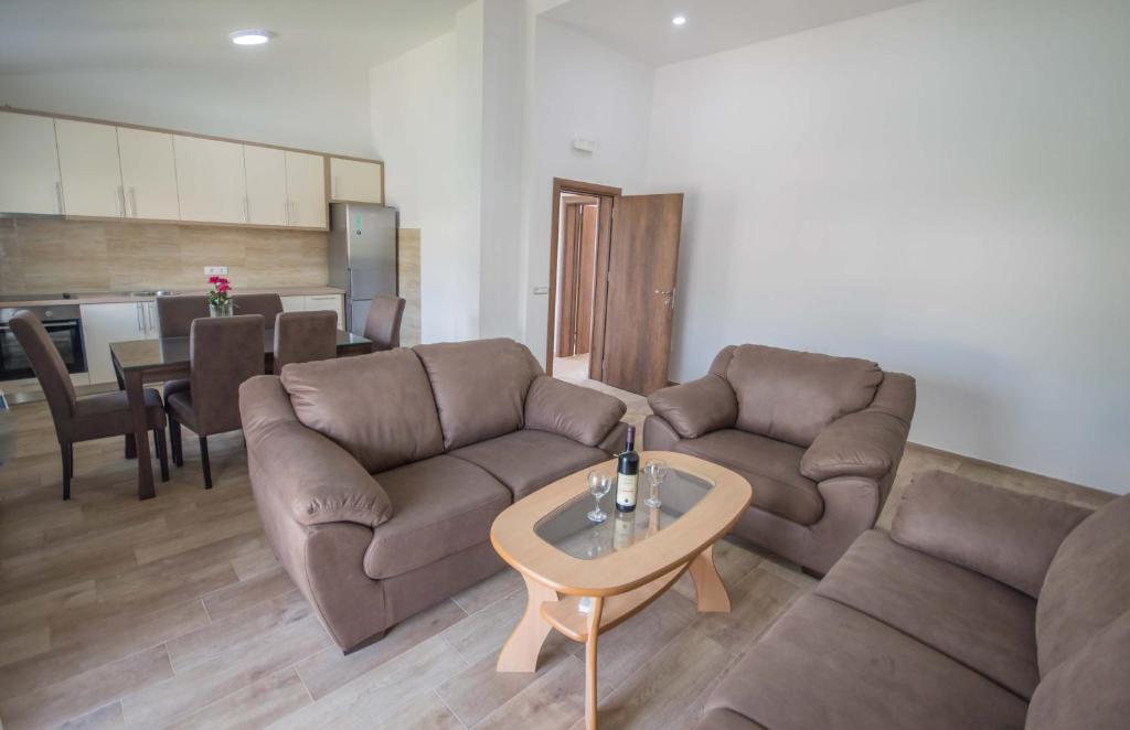 6 + 1 person , 2 rooms, Bar