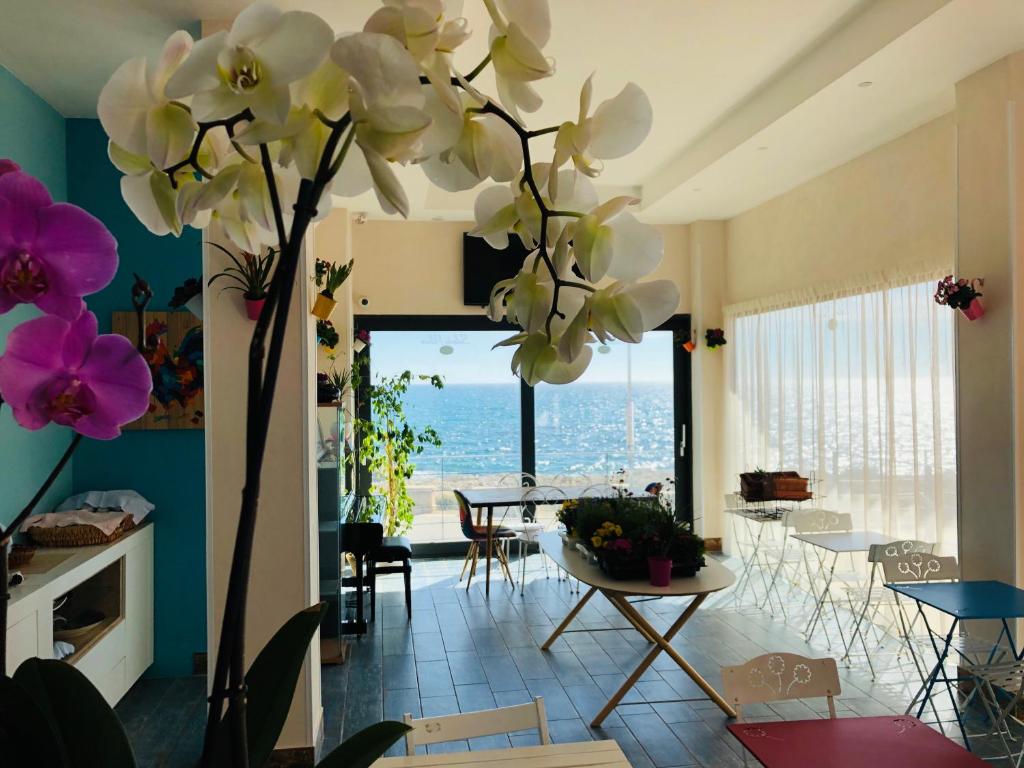 Shared lounge/TV area