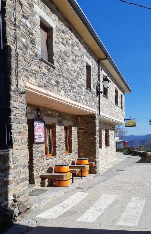 Albergue la escuela — Hotel in Lugo