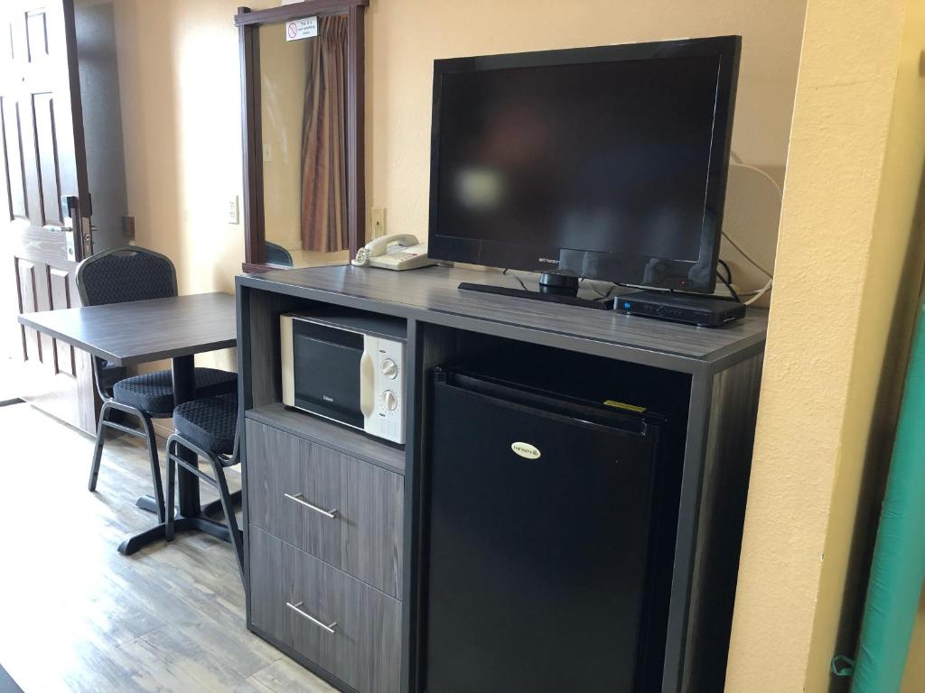 Americas Best Value Inn Photo 16