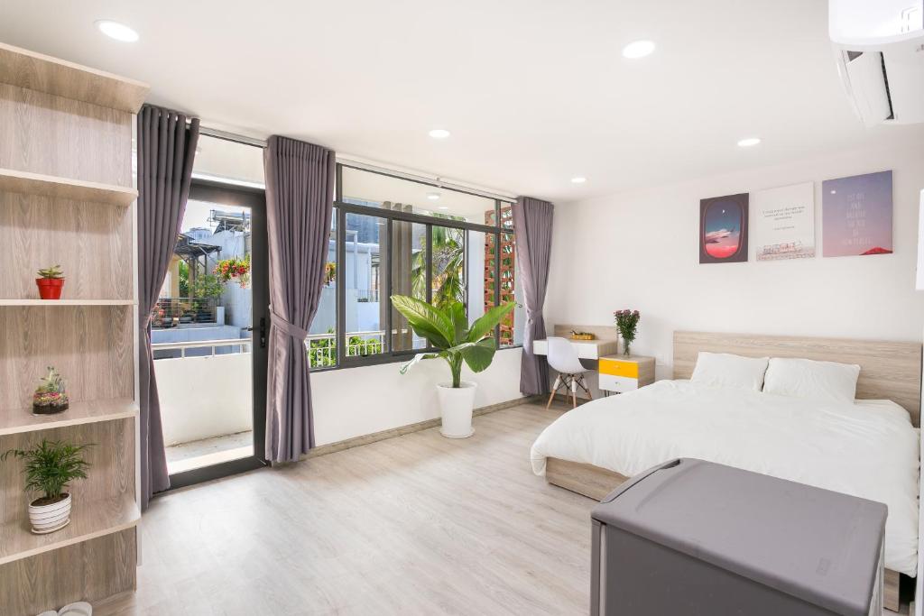 Dlux Saigon