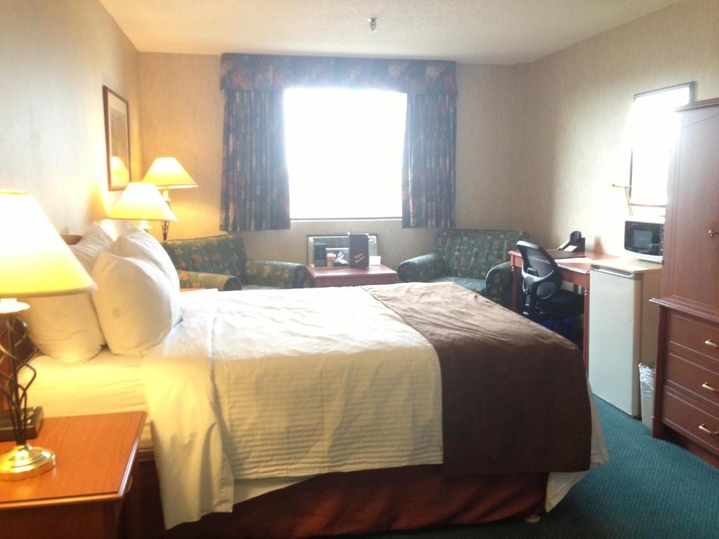Ramada by Wyndham Saskatoon photo