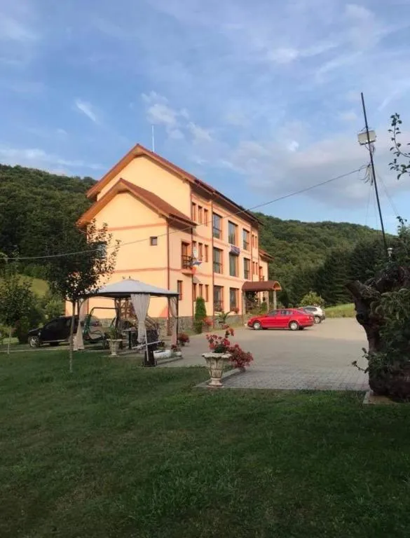 Pensiunea '' LA PAPA'', hotel in Huta Certeze