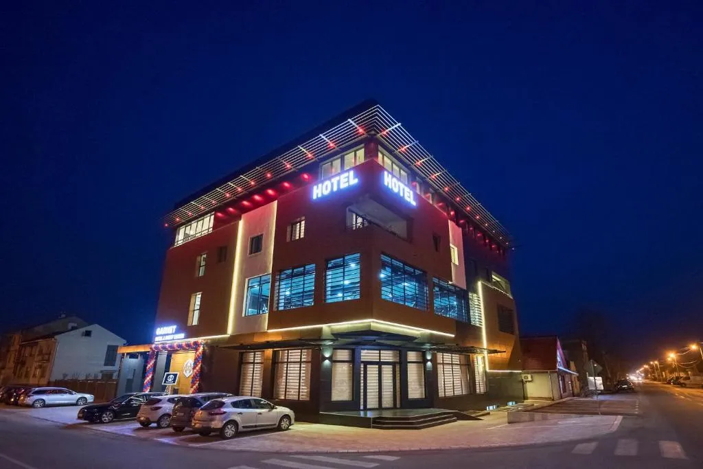 Garnet Hotel & Event Centar, hotel in Ruma
