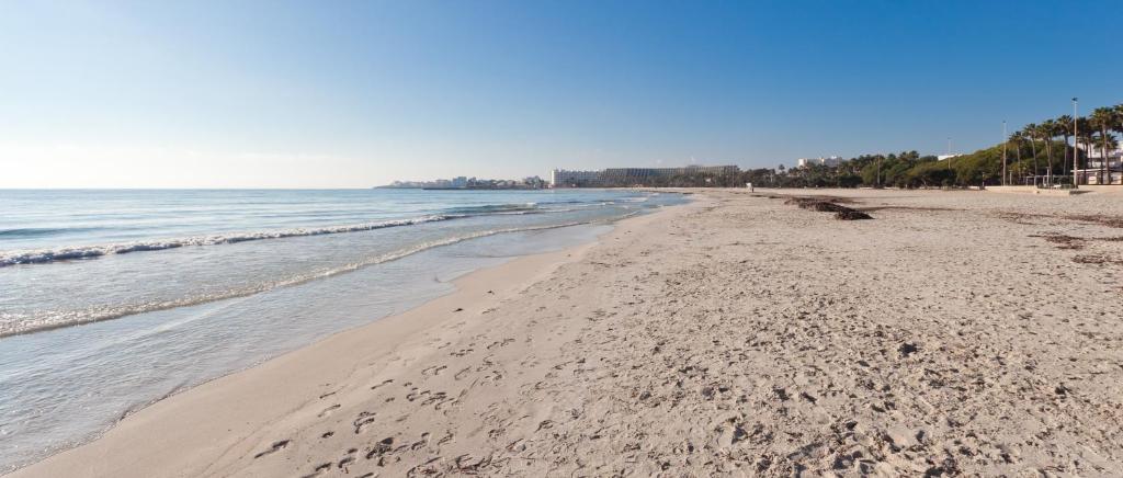Hotel Brisa Marina — Beach in S'Illot, Balearic Islands