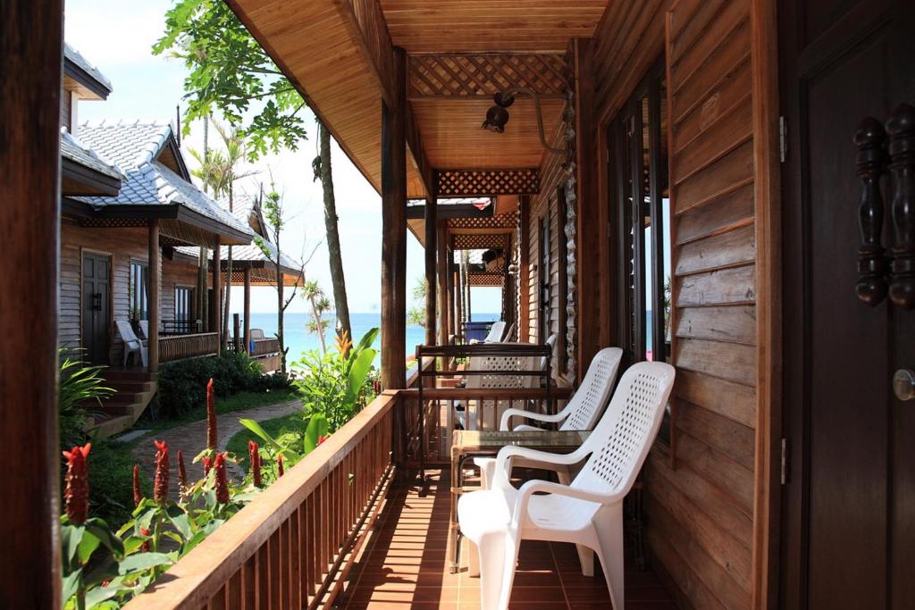 Balcony/terrace, Baan Pakgasri Hideaway in Koh Lanta