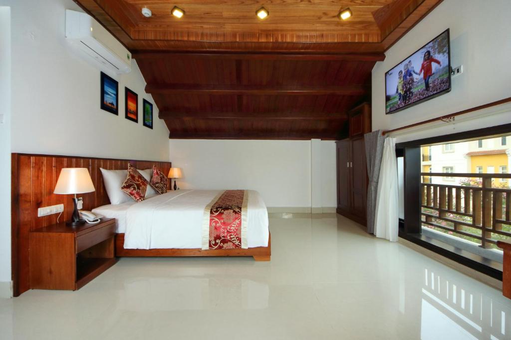 Threeway Riverside Villa photo