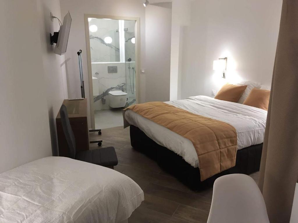 Hotel Ferney République - 5