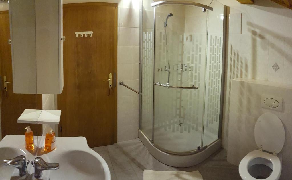 Rooms with shared kitchen Zver, great for hikers photo