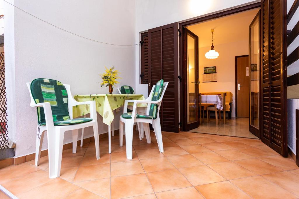 Rooms & Studio Apartment Mira photo