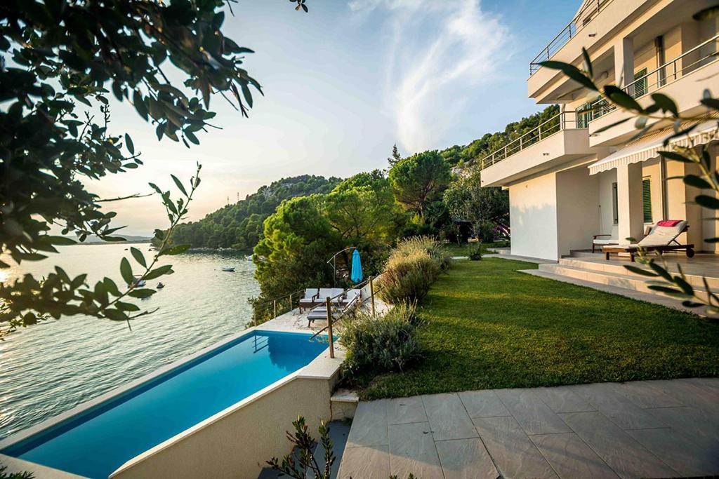 Villa Exotica — Hotel in Brodarica