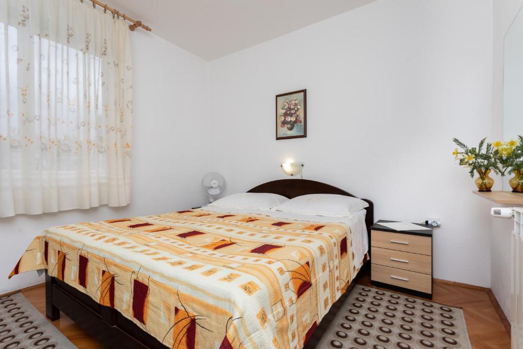 Rooms & Studio Apartment Mira photo