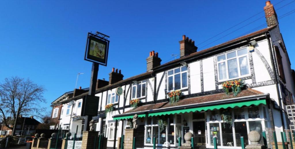 The Pheasant Inn — Hotel in Luton