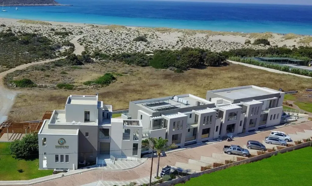 Double Bay Beach Hotel, מלון באלפוניסוס