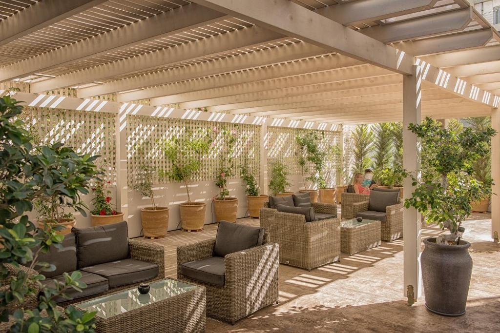 Irini Hotel — Restaurant & bars in Heraklion