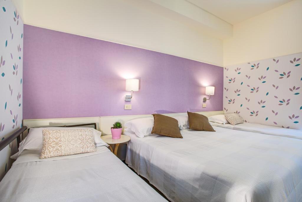 Hotel Konrad — Pokoje in Rimini, Emilia-Romania