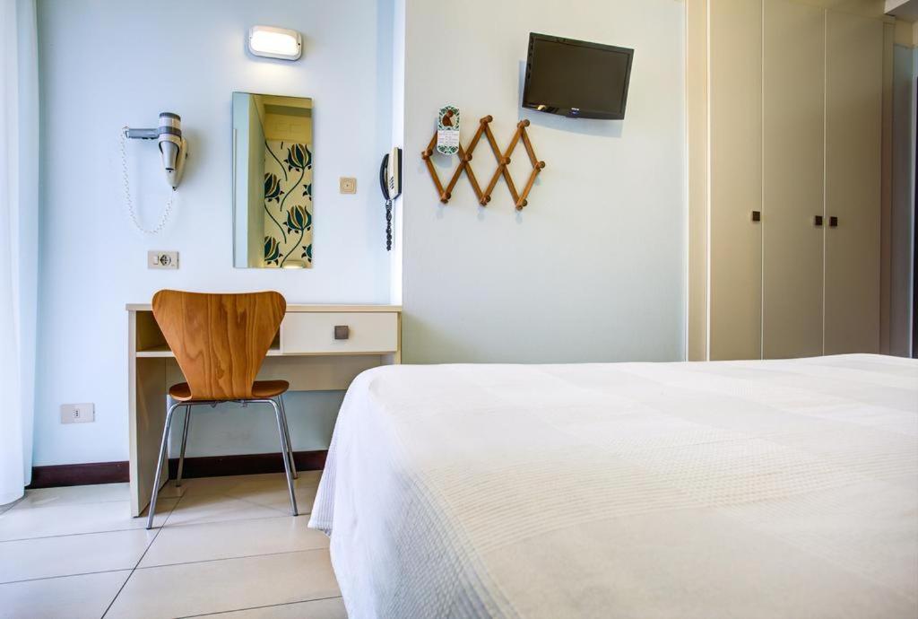 Hotel Konrad — Pokoje in Rimini, Emilia-Romania