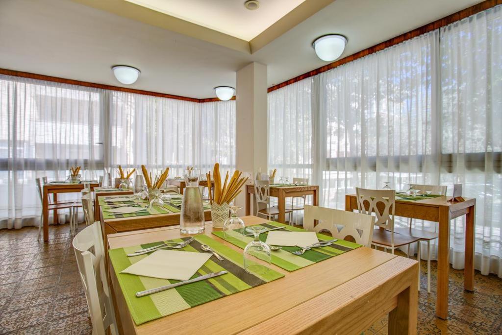 Hotel Konrad — Restauracje i bary in Rimini, Emilia-Romania