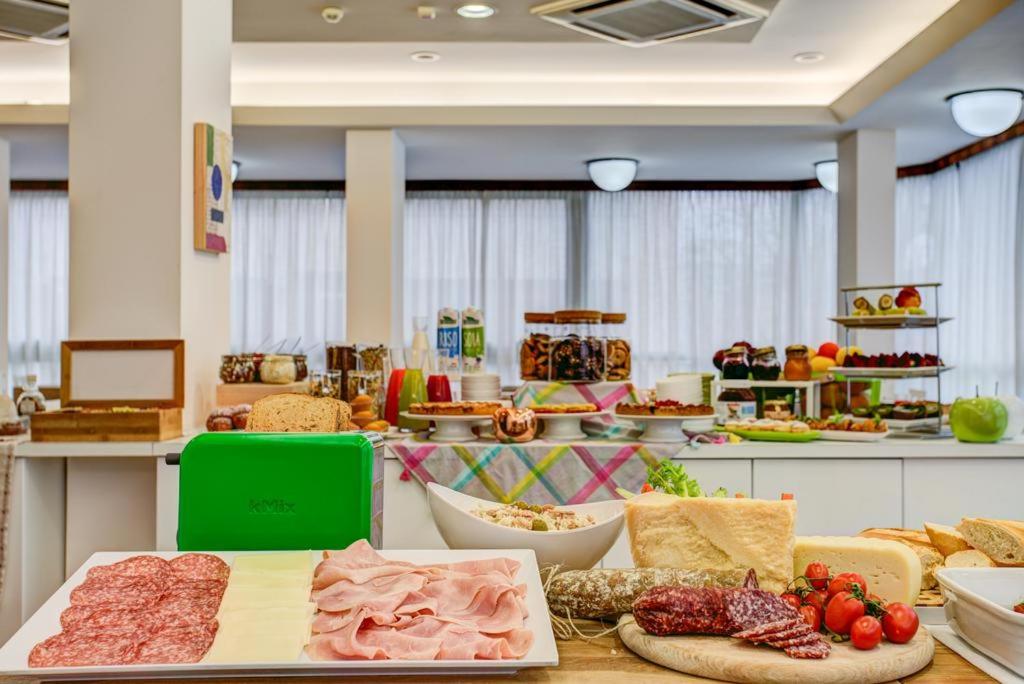Hotel Konrad — Restauracje i bary in Rimini, Emilia-Romania