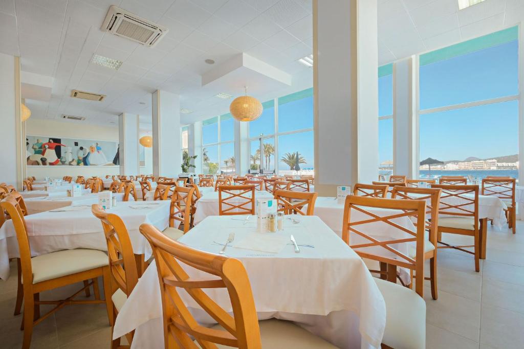 azuLine Hoteles Mar Amantis & II — Restaurant & bars in San Antonio, Balearic Islands