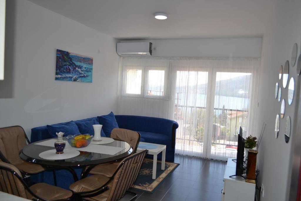 Larissa Sunrise Apartment — Hotel in Herceg Novi