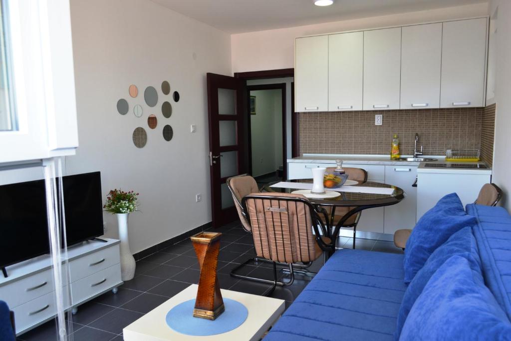 Larissa Sunrise Apartment photo