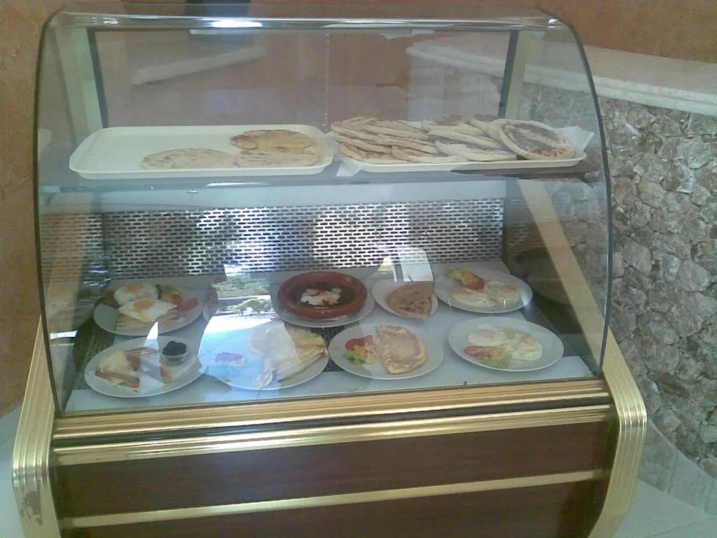 Hotel Porte Atlas، فندق في إيموزار دو كاندار