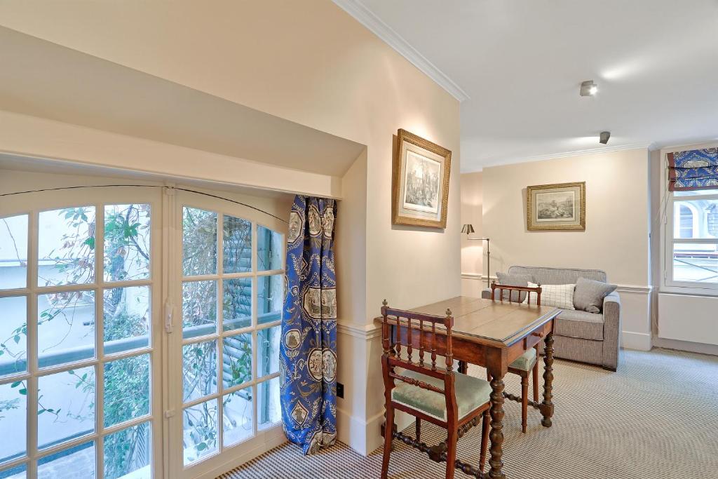 Pick A Flat's Apartments in Saint Germain - Paul-Louis Courier - 3