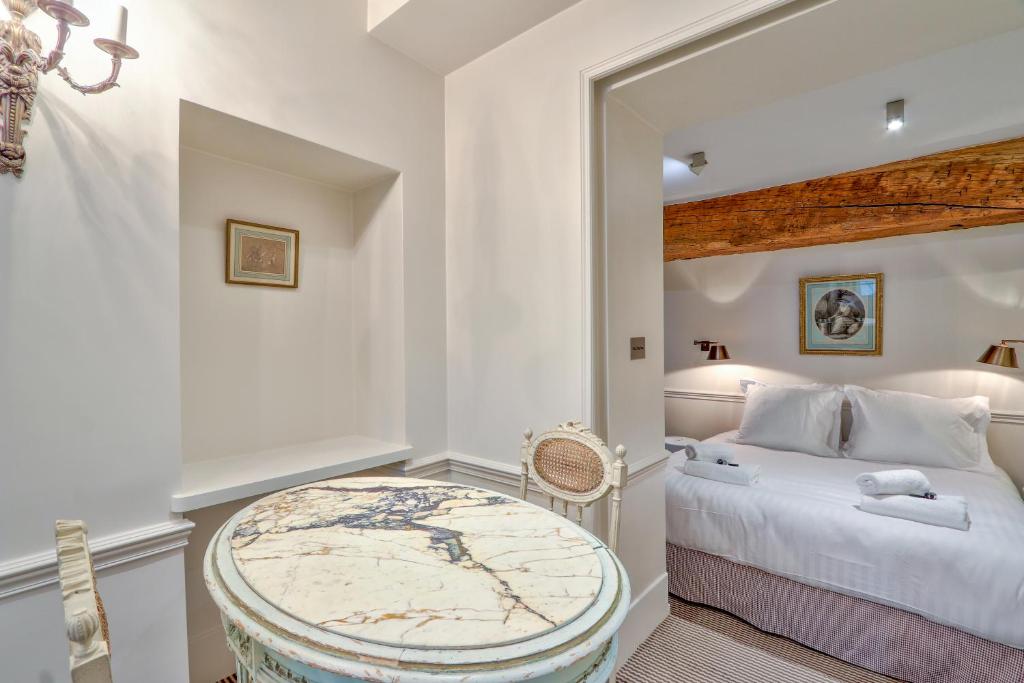 Pick A Flat's Apartments in Saint Germain - Paul-Louis Courier - 2