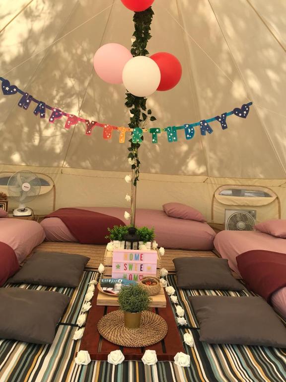 Glamping Kaki – Medium Bell Tent